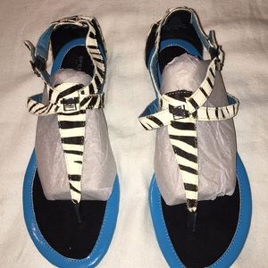 Sperry thong sandals. Zebra print with soft touch